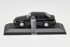 Alfa Romeo 75 3.0 V6 Noir Minichamps 1:43 403120463 Métal