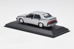 Alfa Romeo 75 3.0 V6 Argent Minichamps 1:43 400120461 Métal — image 3 sur 4