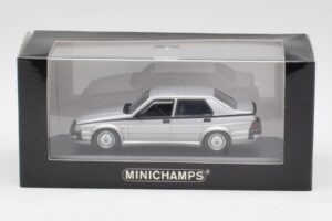 Alfa Romeo 75 3.0 V6 Argent Minichamps 1:43 400120461 Métal — image 4 sur 4