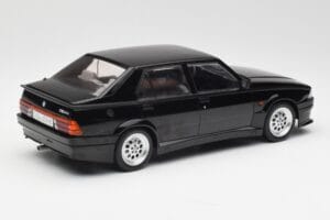 Alfa Romeo 75 Turbo Evoluzione Noir MCG 1:18 MCG18429 Métal — image 2 sur 6