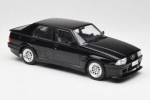 Alfa Romeo 75 Turbo Evoluzione Noir MCG 1:18 MCG18429 Métal — image 4 sur 6
