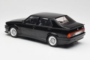 Alfa Romeo 75 Turbo Evoluzione Noir MCG 1:18 MCG18429 Métal — image 5 sur 6