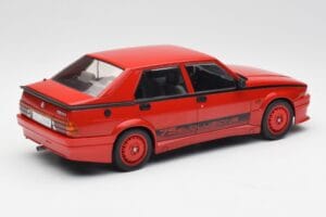 Alfa Romeo 75 Turbo Evoluzione Rouge MCG 1:18 MCG18428 Métal — image 2 sur 6