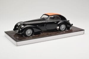 Alfa Romeo 8C 2900B Lungo Noir Minichamps 1:18 100120421 Métal — image 3 sur 8