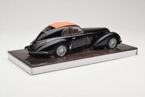 Alfa Romeo 8C 2900B Lungo Noir Minichamps 1:18 100120421 Métal — image 4 sur 8