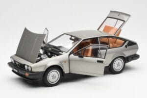 Alfa Romeo Alfetta GTV 2.0 Gris Métallique AUTOart 1:18 70147 Métal — image 2 sur 8