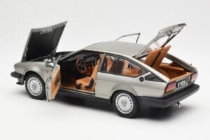 Alfa Romeo Alfetta GTV 2.0 Gris Métallique AUTOart 1:18 70147 Métal — image 5 sur 8