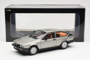 Alfa Romeo Alfetta GTV 2.0 Gris Métallique AUTOart 1:18 70147 Métal — image 8 sur 8