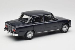 Alfa Romeo Giulia 1300 Bleu Minichamps 1:18 180120905 Métal — image 3 sur 8