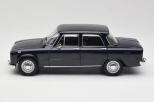 Alfa Romeo Giulia 1300 Bleu Minichamps 1:18 180120905 Métal — image 4 sur 8