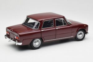 Alfa Romeo Giulia 1300 Rouge Foncé Minichamps 1:18 180120906 Métal — image 3 sur 8