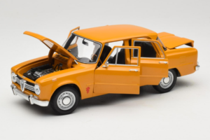 Alfa Romeo Giulia 1300 Super Orange Minichamps 1:18 180120900 Métal — image 2 sur 8