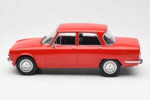 Alfa Romeo Giulia Nuova Super Rouge MCG 1:18 MCG18145 Métal — image 3 sur 6