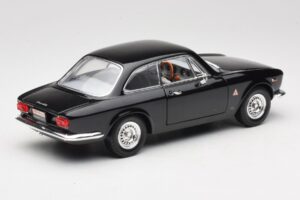 Alfa Romeo Giulia Sprint GTA Noir Road Signature 1:18 92348 Métal — image 3 sur 8