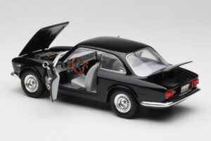 Alfa Romeo Giulia Sprint GTA Noir Road Signature 1:18 92348 Métal — image 5 sur 8
