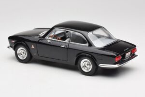 Alfa Romeo Giulia Sprint GTA Noir Road Signature 1:18 92348 Métal — image 7 sur 8