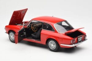 Alfa Romeo GT 1300 Junior LHD Rouge AUTOart 1:18 70131 Métal — image 5 sur 8