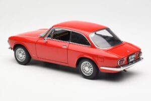 Alfa Romeo GT 1300 Junior LHD Rouge AUTOart 1:18 70131 Métal — image 7 sur 8