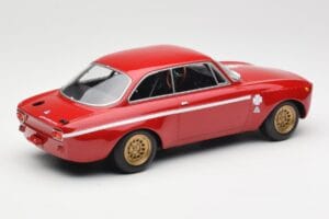Alfa Romeo GTA 1300 Junior Rouge Minichamps 1:18 155120020 Métal — image 2 sur 6