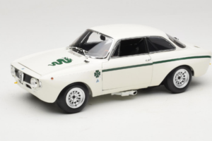 Alfa Romeo GTA 1300 Junior Blanc Minichamps 1:18 100120501 Métal