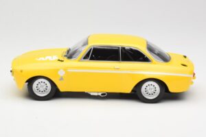 Alfa Romeo GTA 1300 Junior Jaune Minichamps 1:18 155120024 Métal — image 5 sur 6