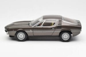 Alfa Romeo Montreal Brun Métallique AUTOart 1:18 70173 Métal — image 4 sur 8
