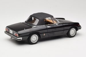 Alfa Romeo Spider 916 Veloce Noir Ricko 1:18 32107 Métal — image 3 sur 8