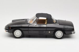 Alfa Romeo Spider 916 Veloce Noir Ricko 1:18 32107 Métal — image 4 sur 8
