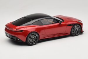 Aston Martin DB12 Hyper Red GT Spirit 1:18 GT936 Résine — image 2 sur 6