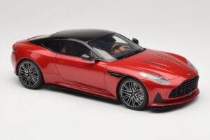Aston Martin DB12 Hyper Red GT Spirit 1:18 GT936 Résine — image 4 sur 6