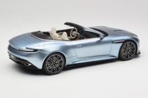 Aston Martin DB12 Volante Caribbean Blue Pearl GT Spirit 1:18 GT479 Résine — image 2 sur 6