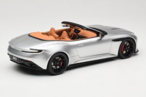 Aston Martin DB12 Volante Argent GT Spirit 1:18 GT945 Résine — image 2 sur 6