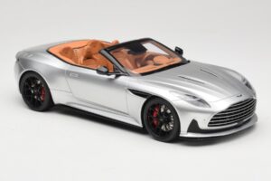 Aston Martin DB12 Volante Argent GT Spirit 1:18 GT945 Résine — image 4 sur 6