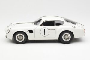 Aston Martin DB4 GT Zagato #1 24 Hours of Le Mans 1961 CMC 1:18 M-139 Métal — image 3 sur 6