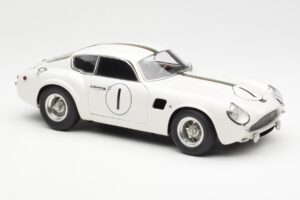 Aston Martin DB4 GT Zagato #1 24 Hours of Le Mans 1961 CMC 1:18 M-139 Métal — image 4 sur 6