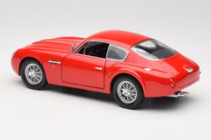 Aston Martin DB4 GT Zagato Rouge Road Signature 1:18 92728 Métal — image 7 sur 8