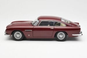 Aston Martin DB5 Dubonnet Rouge AUTOart 1:18 70213 Métal — image 4 sur 8