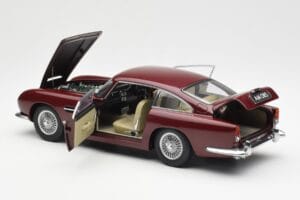 Aston Martin DB5 Dubonnet Rouge AUTOart 1:18 70213 Métal — image 5 sur 8