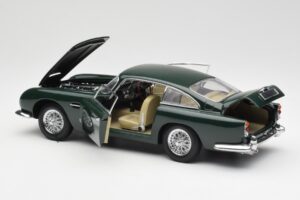 Aston Martin DB5 RHD Vert AUTOart 1:18 70024 Métal — image 5 sur 8