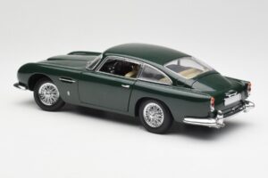 Aston Martin DB5 RHD Vert AUTOart 1:18 70024 Métal — image 7 sur 8