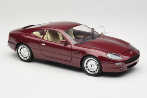 Aston Martin DB7 Rouge Guiloy 1:18 67550 Métal — image 6 sur 8