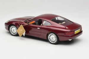 Aston Martin DB7 Rouge Guiloy 1:18 67550 Métal — image 7 sur 8