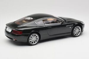 Aston Martin DB9 Noir Solido 1:18 15025600 Métal — image 3 sur 8