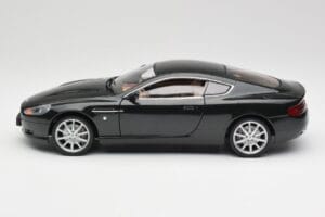Aston Martin DB9 Noir Solido 1:18 15025600 Métal — image 4 sur 8