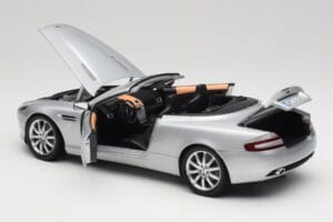 Aston Martin DB9 Volante Argent Minichamps 1:18 150137334 Métal — image 5 sur 8