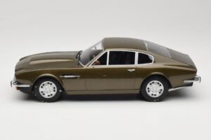 Aston Martin DBS Olive Vert CMR 1:18 CMR003 Métal — image 3 sur 6