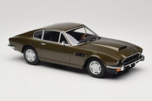 Aston Martin DBS Olive Vert CMR 1:18 CMR003 Métal — image 4 sur 6