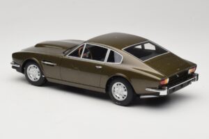 Aston Martin DBS Olive Vert CMR 1:18 CMR003 Métal — image 5 sur 6