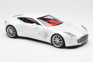 Aston Martin One-77 Morning Frost Blanc AUTOart 1:18 70244 Métal — image 6 sur 8