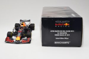Aston Martin Red Bull Racing RB15 #33 M. Verstappen Winner Brazil GP 2019 Minichamps 1:18 110191933 Métal — image 6 sur 6